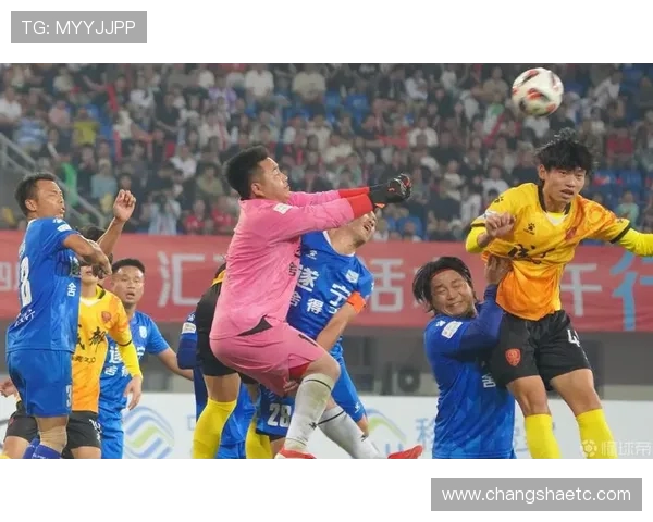 阿奇姆彭中柱韦世豪造险 成都与河南上半场0比0战平 阿奇姆彭中柱韦世豪造险 成都与河南上半场0比0战平