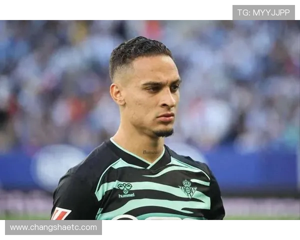 佩莱格里尼称安东尼状态回升带来积极影响但仍需全队合力支持 佩莱格里尼称安东尼状态回升带来积极影响但仍需全队合力支持