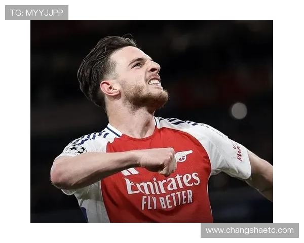 赖斯进球后双手指天致敬已故姨姨表达深情与纪念